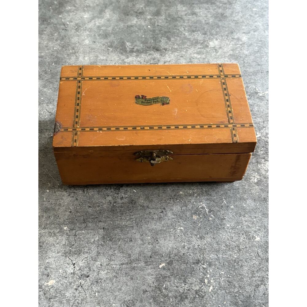 Vtg Wood Trinket Box Hershey Park on Lid (6)